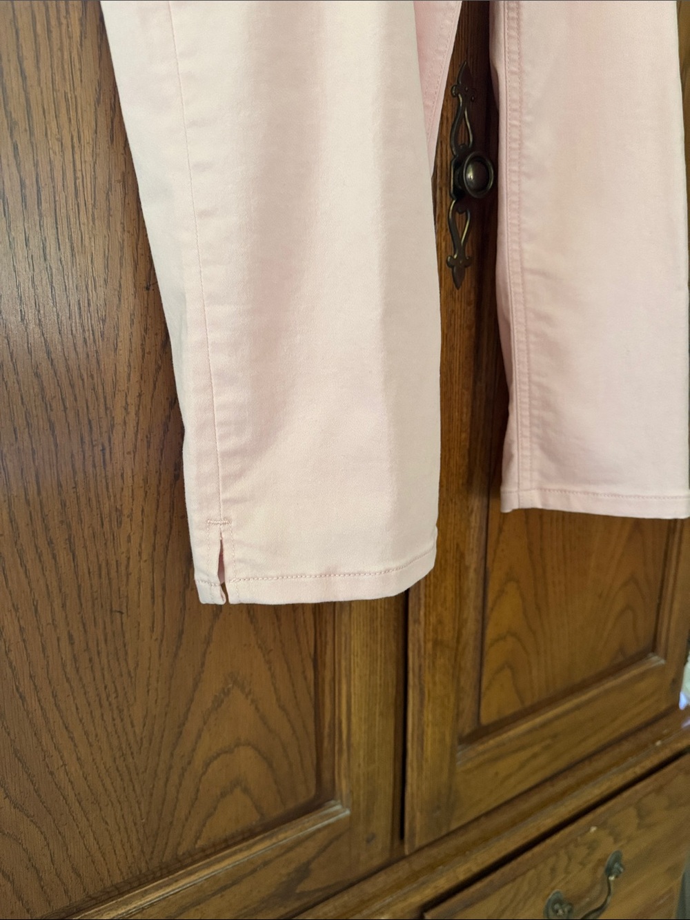 Liz Claiborne Light Pink Capri Pants - Picture 4 of 5